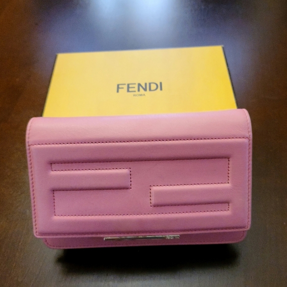 Authentic Preloved  Fendi Wallet in Chain - Picture 1 of 4